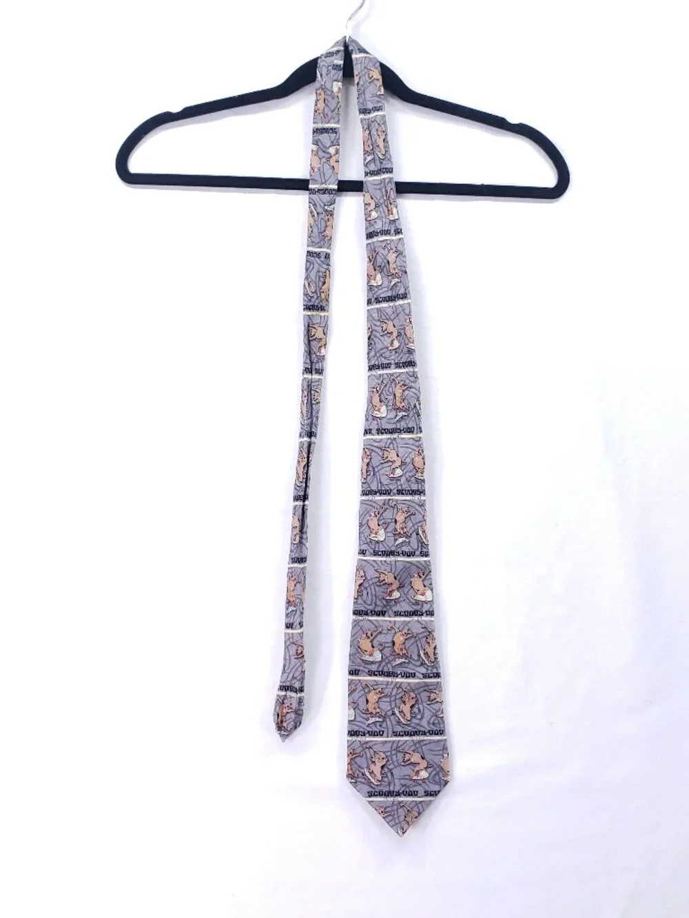 Scooby-Doo Skateboarding Mens Classic Cartoon 100% Silk Tie Fun Gray Funny